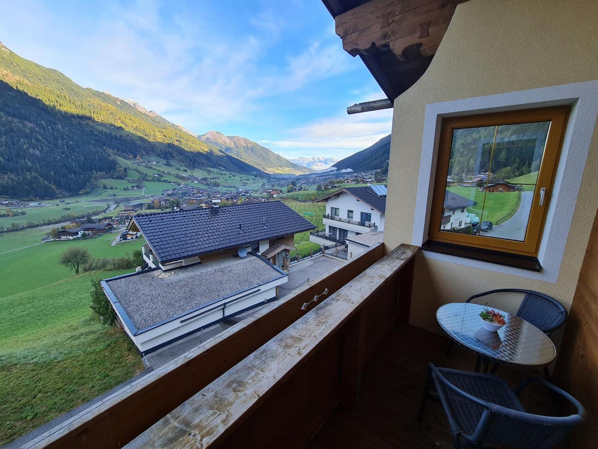 Plush Apartment With Mountain Views Neustift im Stubaital Exterior foto
